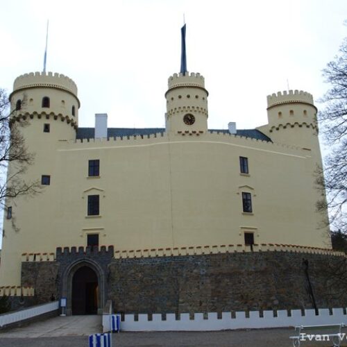 Замок Орлик