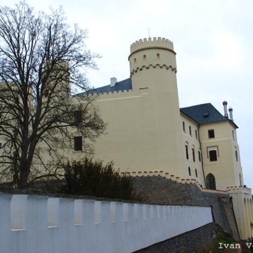Замок Орлик