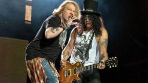Толстый Axl и "подкаченный" Slash. 2016 год